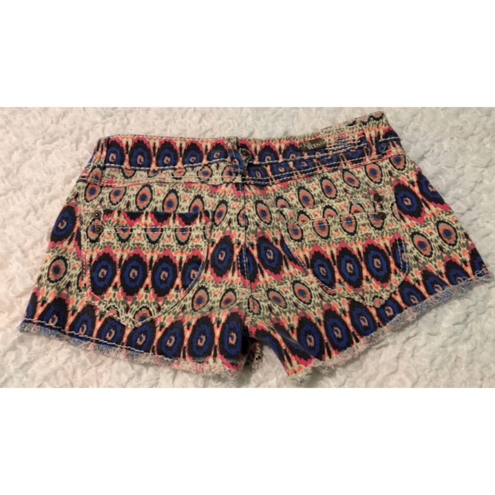 | Patterned Shorts | - Picture 2 of 6